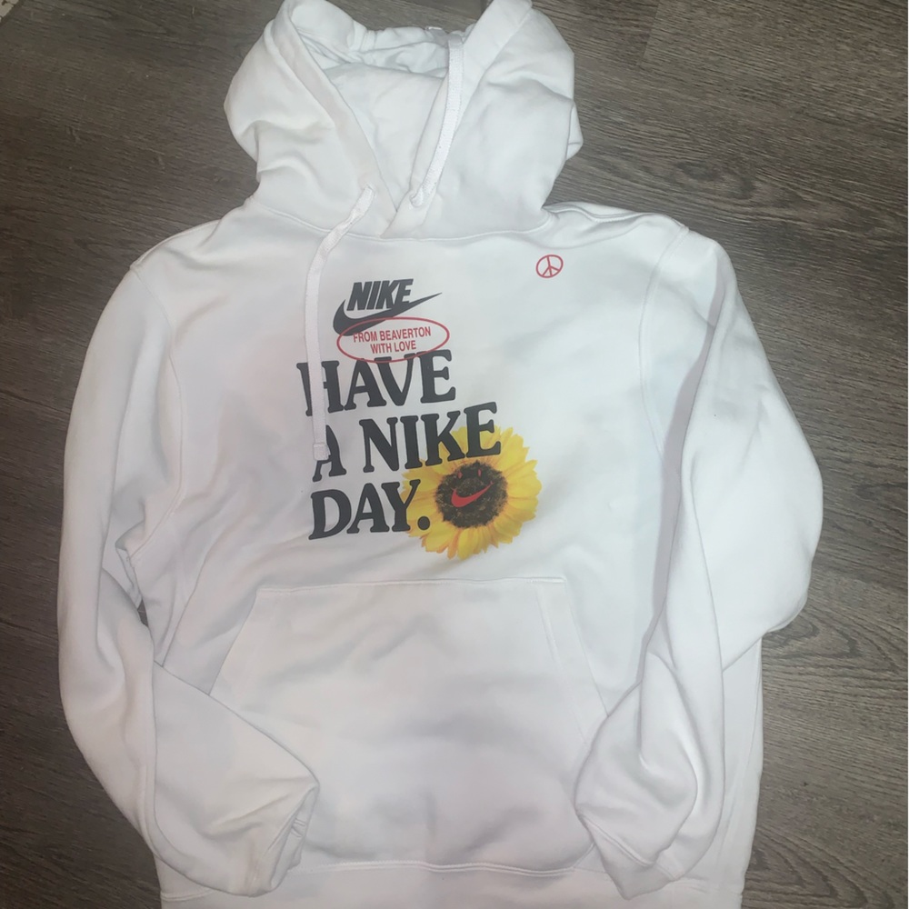 Small Nike woman’s hoodie